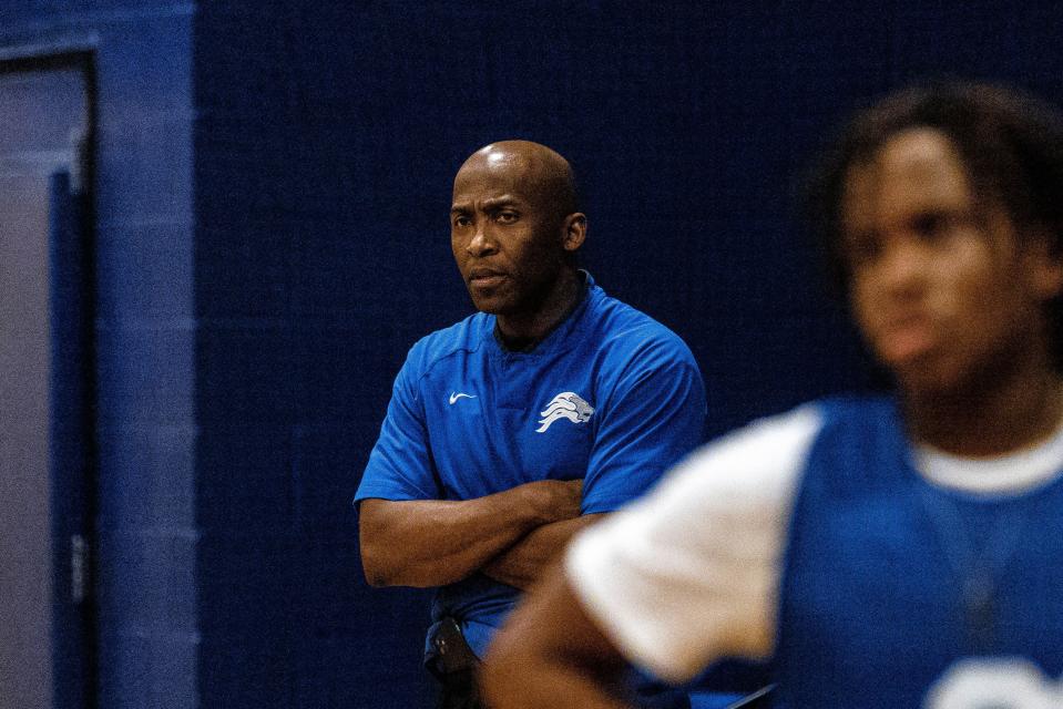 St. Andrew's School boys basketball head coach Mel Abrams watches the Lions during a 2022 practice.
(Photo: [HUNTER D. CONE/SAVANNAH MORNING NEWS])