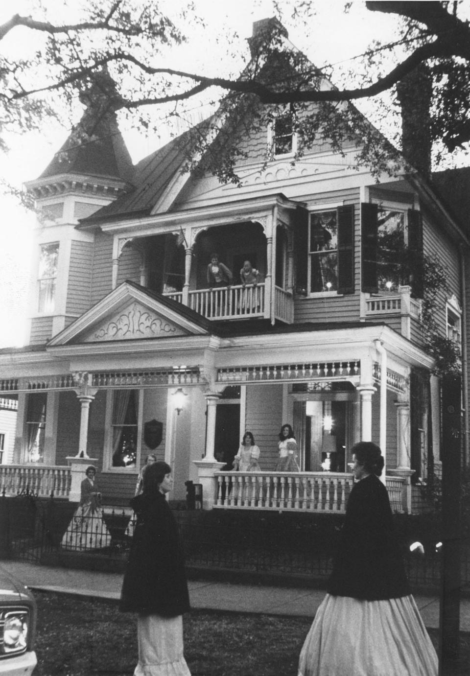 Hostesses in period costumes in front of Gold Walker's house in Wilmington for the Old Wilmington by Candlelight Tour in 1974.