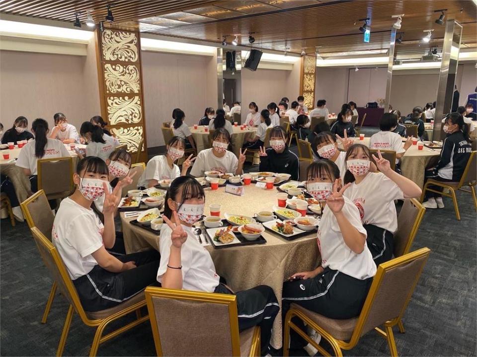 「珍奶界勞斯萊斯」1杯200元征服日本橘高校！訪台豪華菜單大公開