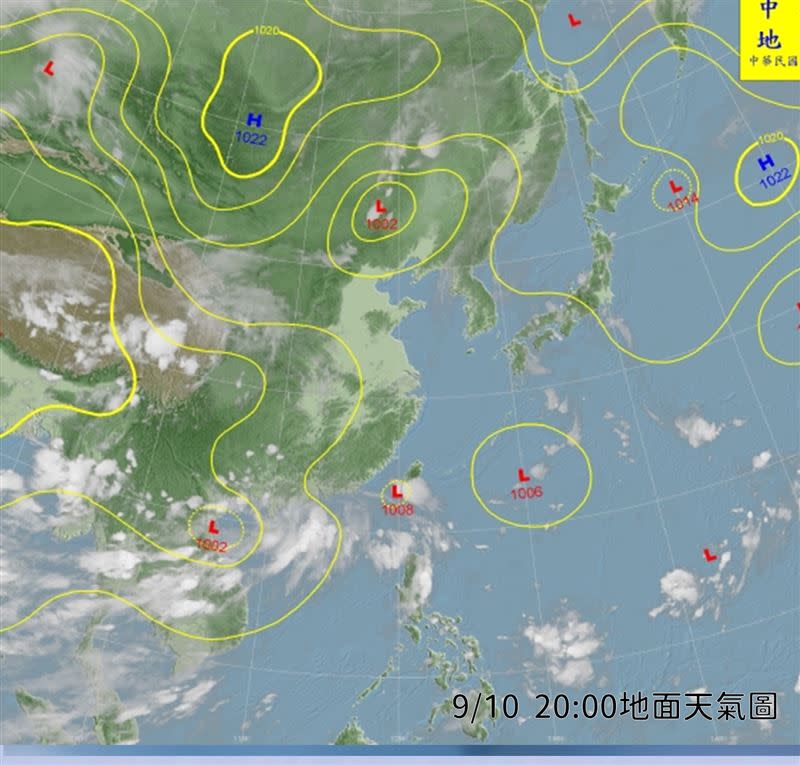 豪雨昨（10）日狂炸嘉義縣，中央氣象局預報員劉沛滕指出，主要是受到低壓帶影響，對流雲系發展較旺盛。（圖／中央氣象局提供）