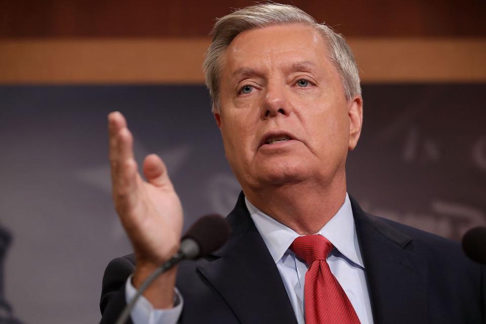 2015 wollte er selbst US-Präsident werden, scheiterte aber an den Vorwahlen. Nun ist der US-Republikaner Lindsey Graham auf der Seite Donald Trumps. - Copyright: Chip Somodevilla/Getty Images