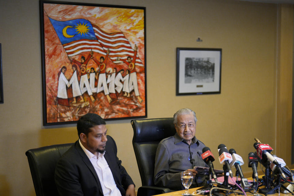 Former Malaysian Prime Minister Mahathir Mohamad, right, speaks during a news conference at his office in Putrajaya, Malaysia Monday, Jan. 22, 2024. Mahathir Mohamad said a graft probe into his son's wealth was politically motivated to undermine the opposition. (AP Photo/Vincent Thian)
