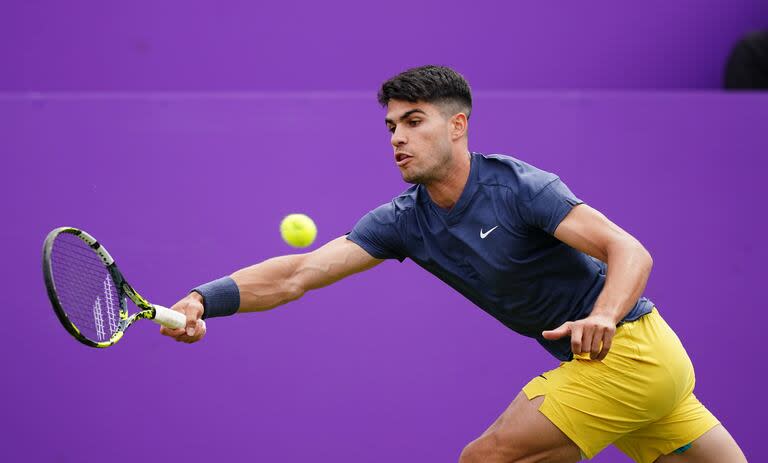 Carlos Alcaraz ganó este miércoles el ATP 500 de Pekín tras vencer en la final a Jannik Sinner; debuta en Shanghai este jueves