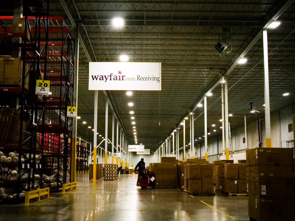 Interior del centro de distribución de Wayfair en Cranbury, Nueva Jersey, el 13 de abril de 2017. (John Taggart/The New York Times)
