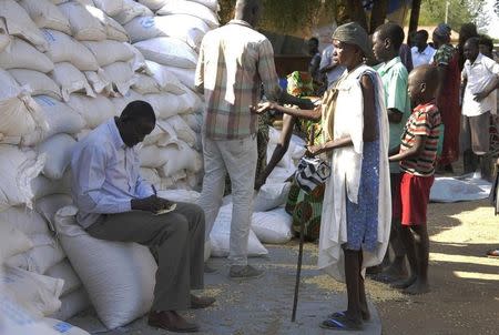 An internally displaced South Sudanese woman (R) waits to receive food aid from the World Food Programme in Bor, Jonglei state, in this file photo taken on December 10, 2014. REUTERS/Jok Solomon