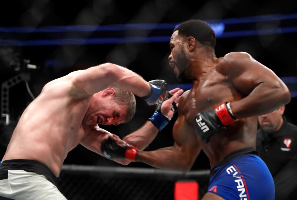 Rashad Evans (R) punches Daniel Kelly during their UFC 209 match on March 4, 2017. (Getty)