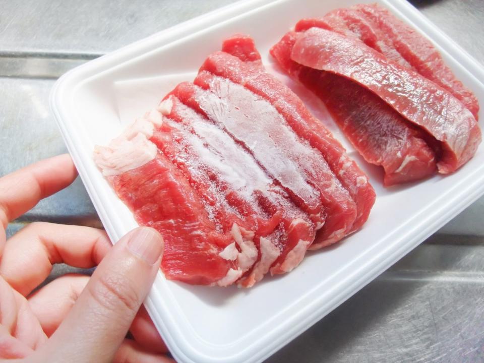 全聯介紹快速解凍冷凍肉品的技巧，只需3分鐘就可輕鬆退冰。（示意圖，photoAC）