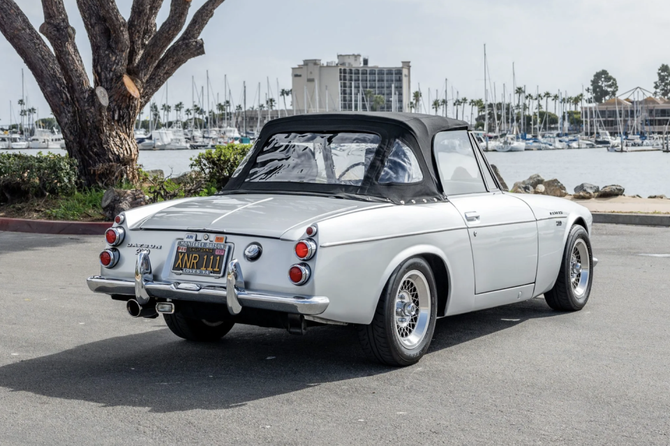 1968 datsun 2000 roadster