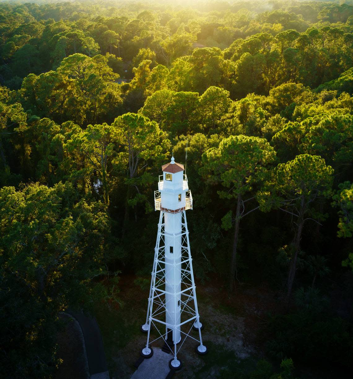 Hilton Head Rear Range Lighthouse, located in the Leamington area of Palmetto Dunes Oceanfront Resort, has a brand new stained roof and 360-degree observation deck boards. The lighthouse’s windows and doors were replaced and painted in a natural green tone.