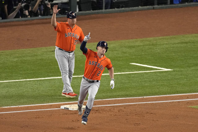 Highlight] Alex Bregman hits a 2-run homer to make it 5-0 for the Astros  over the Phillies! : r/baseball