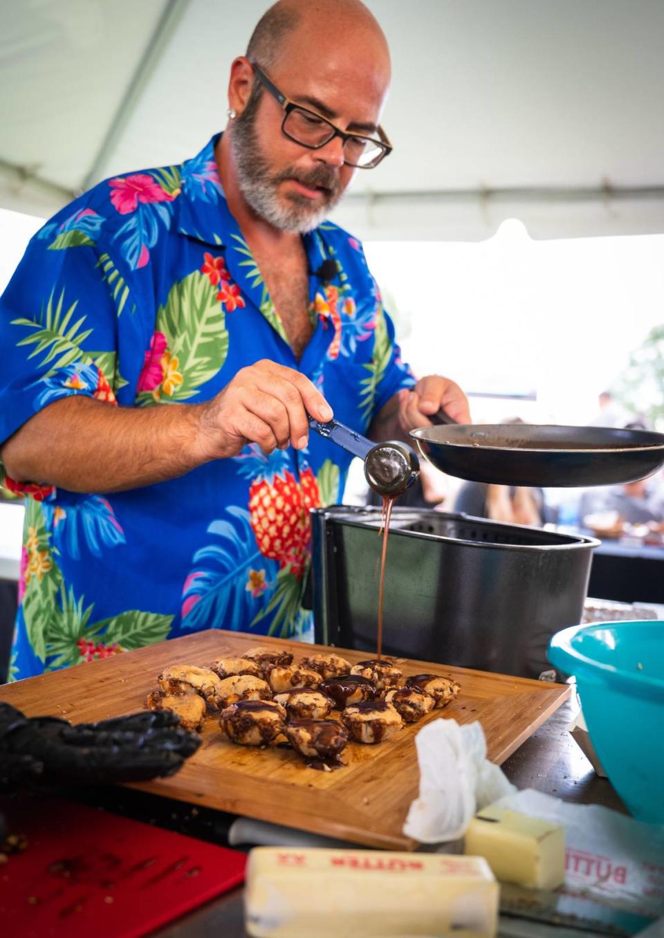 Food Network star and Kentucky native ason “Lord Honey” Smith will return to the CRAVE Kitchen Stage with a cooking demo.