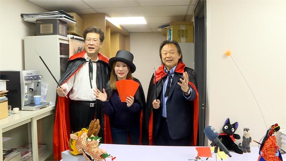 議員化身魔術師! 陳怡君大戲法 王世堅.林世宗驚呼神奇