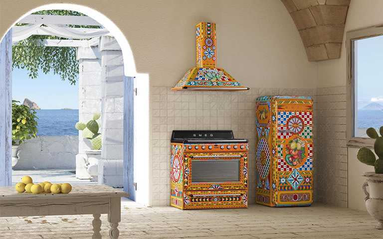 Smeg x Dolce Gabbana Sicily Is My Love 限量聯名系列，台灣僅有冰箱NT468,000(圖／wbr鈞霈公關提供)  