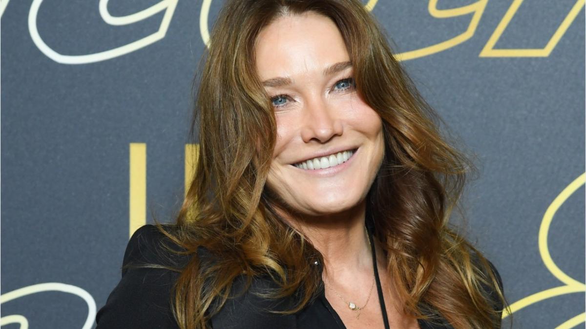 Voici Carla Bruni à 54 Ans Elle Se Dévoile Sans Maquillage Au Saut Du Lit