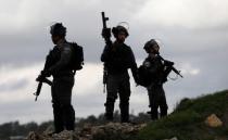 Israeli border policemen take up position during a raid in Ramallah in the Israeli-occupied West Bank December 13, 2018. REUTERS/Mohamad Torokman