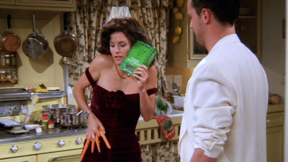 Courteney Cox and Matthew Perry in Friends