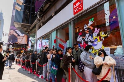 Long queues of enthusiastic customers waited in front of MINISO's new Times Square flagship store. 