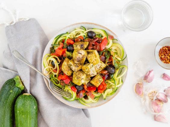 Basil pesto tofu, courgetti and black olives (Recipe from Mindfulchef.com)