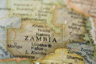 <p>6 Zambia – Lo Zambia in realtà ha il più alto affitto di uno qualsiasi dei 50 Paesi più economici al mondo, eppure, questa nazione africana è al sesto posto grazie al suo elevato potere di acquisto locale. Per coloro che desiderano trasferirsi in un Paese più economico, lo Zambia offrirebbe sia una riduzione dei costi sia dei redditi abbastanza alti per coprire agevolmente le spese. </p>