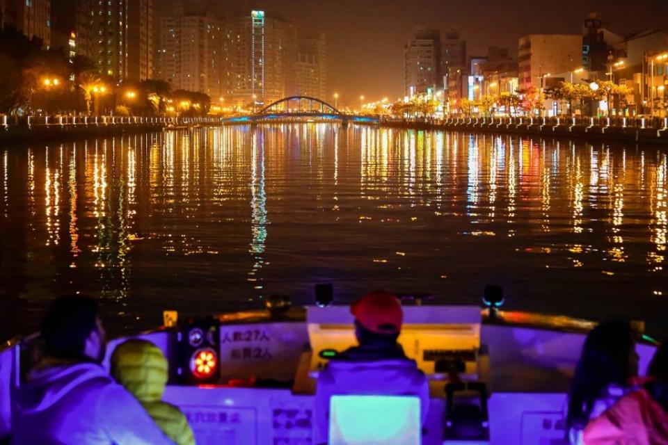 安平運河的夜景。（觀旅局提供）