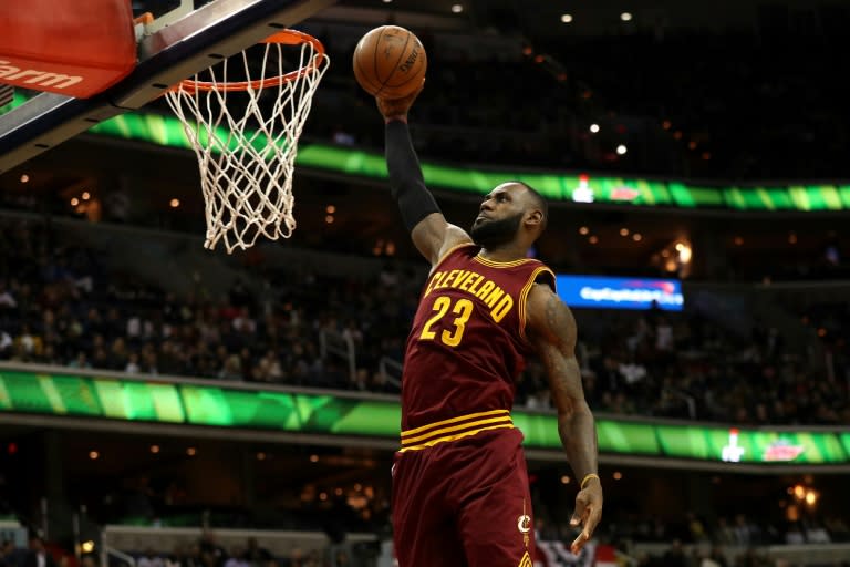 LeBron James of the Cleveland Cavaliers becomes the youngest player to score 27,000 points at 31 years and 317 days old, beating Kobe Bryant's 32 years and 160 days old