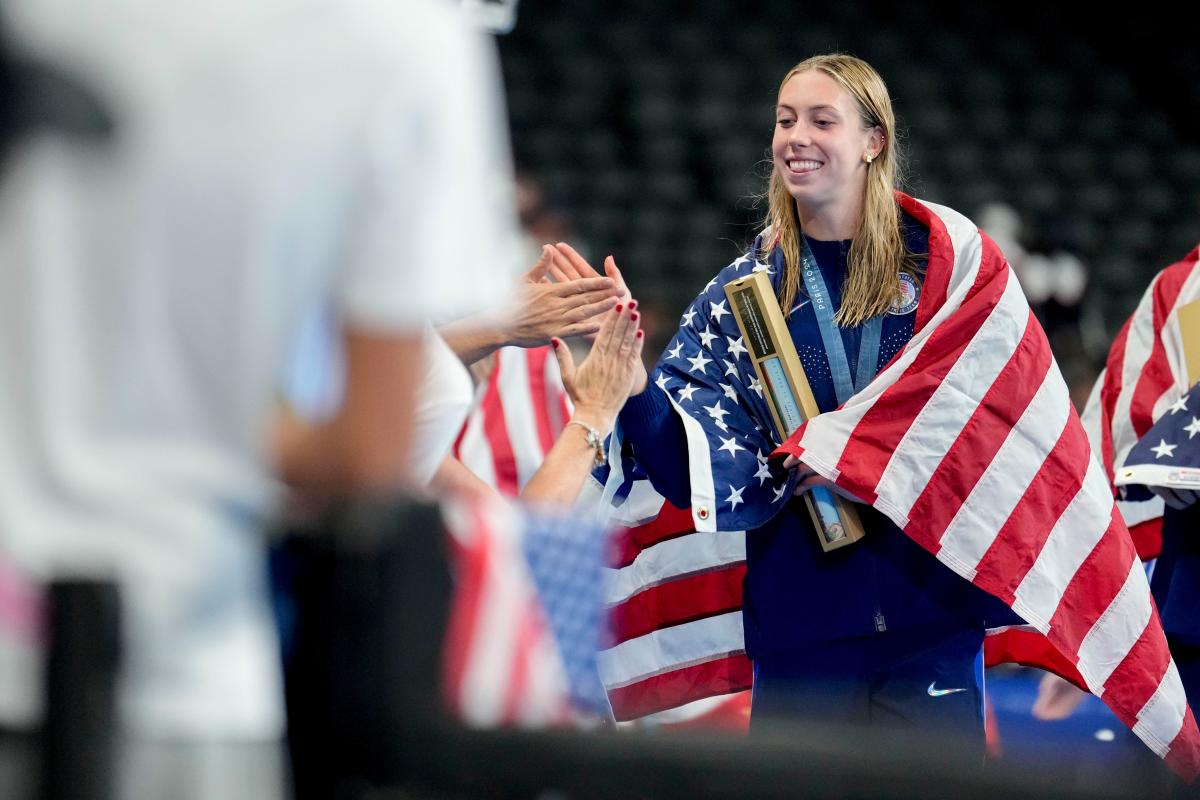 Gretchen Walsh wins gold in Paris Olympics swimming 400meter mixed