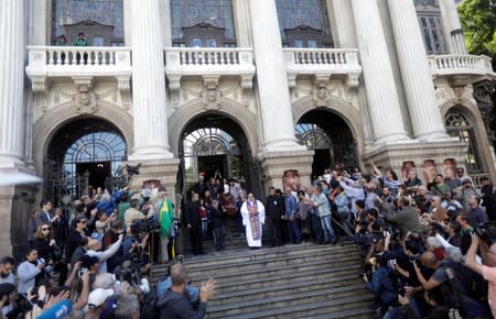 People carry the coffin of Brazilian singer Joao Gilberto during his wake in Rio de Janeiro's Municipal Theater