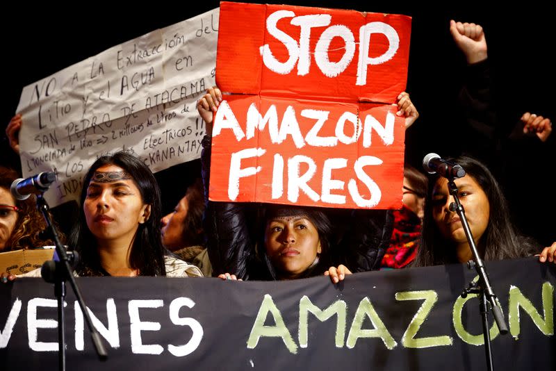 Personas participan de una marcha de protesta contra el cambio climático, mientras se celebra la cumbre climática COP25 en Madrid, España, el 6 de diciembre de 2019