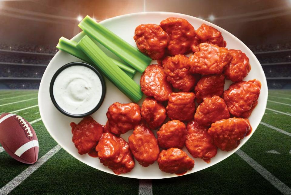Applebee’s boneless wings are crispy breaded pieces of tender boneless chicken tossed in guests’ preferred choice of one of six sauces: classic buffalo, honey BBQ, sweet Asian chile, garlic parmesan, extra hot buffalo, and honey pepper.