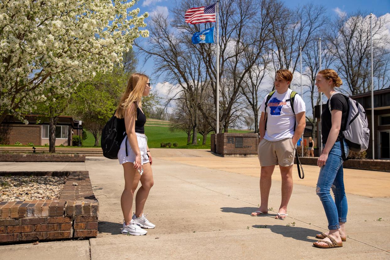 UW-Platteville Richland students walk to classes and other activities in the spring 2022 semester. The spring 2023 semester will be the last for students enrolled in degree programs.