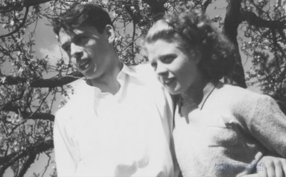 Thérèse Michielsen rencontre Jacques Brel à la fin des années 1940 à la Franche Cordée, mouvement de jeunes catholiques. "<em>Quel est ce farfelu qui remuait énormément d'air autour de lui ? À un moment donné, après quelques réunions où il était là, j'ai dit</em> : 'Si ce type vient encore, moi je ne viens plus…'", confiera-t-elle bien des années plus tard à <em>Paris Match</em>. On a connu des premiers pas plus complice… (<em>Instagram @jacquesbrel.fan</em>)