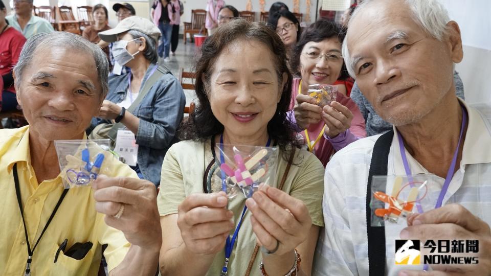 ▲大家用雙手編織出環保又美觀的「年年有魚」繩結。（圖／記者蘇榮泉攝，2019.08.20）