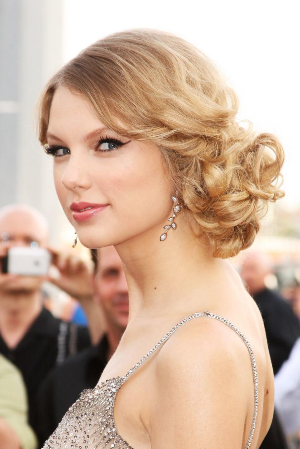 Curly Hairstyles: Taylor Swift