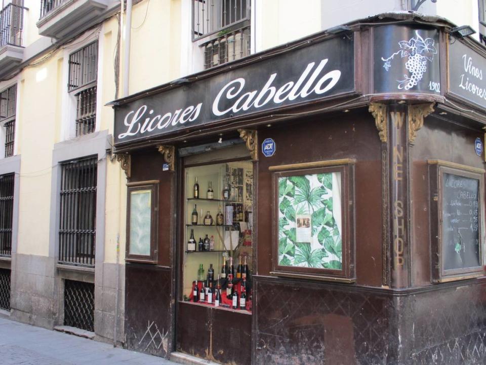 Licores Cabello, en Calle de Echegaray, 19, tiene la licencia de venta de alcohol más antigua de Madrid.