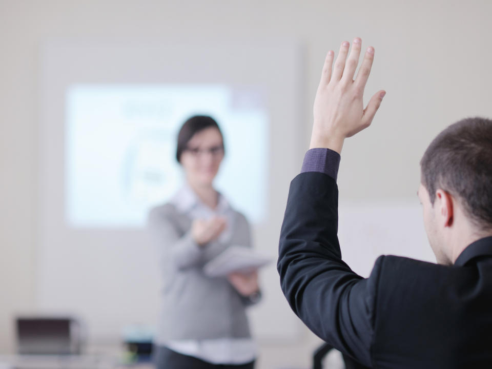 Was können deutsche Fachkräfte am besten? Richtig, deutsch sprechen. Und so sind neben IT-Spezialisten auch Deutschlehrer im Land der unbegrenzten Möglichkeiten herzlich willkommen. Insgesamt gibt es auf "Adzuna" derzeit in den Vereinigten Staaten 2.279 Stellenanzeigen, in denen Deutschkenntnisse Voraussetzung für einen Job sind. (Bild-Copyright: WWW.SHOCK.CO.BA/ddp Images)