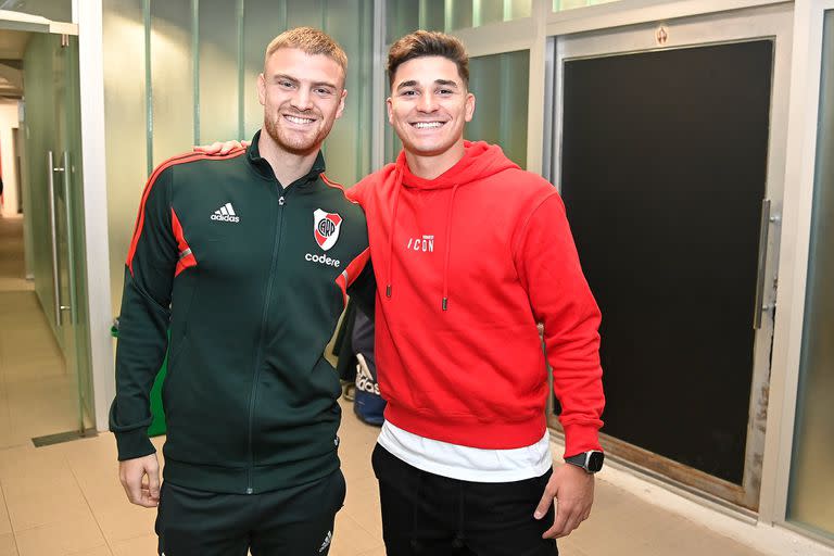 Julián Álvarez y Lucas Beltrán, en la previa del partido entre River Plate y Colón de Santa Fe.