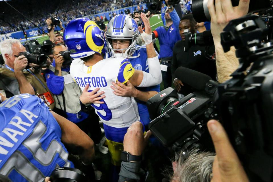 Rams quarterback Matthew Stafford (9) contragulates Lions quarterback Jared Goff (16).