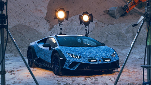 Lamborghini's New One-of-a-Kind Huracán Sterrato Is an Insane Blue That  Took 370 Hours to Paint