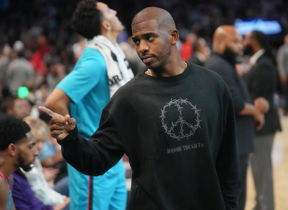 Dec 2, 2022; Phoenix, AZ, USA; Phoenix Suns guard Chris Paul talks to his teammates as they take on the Houston Rockets at Footprint Center.