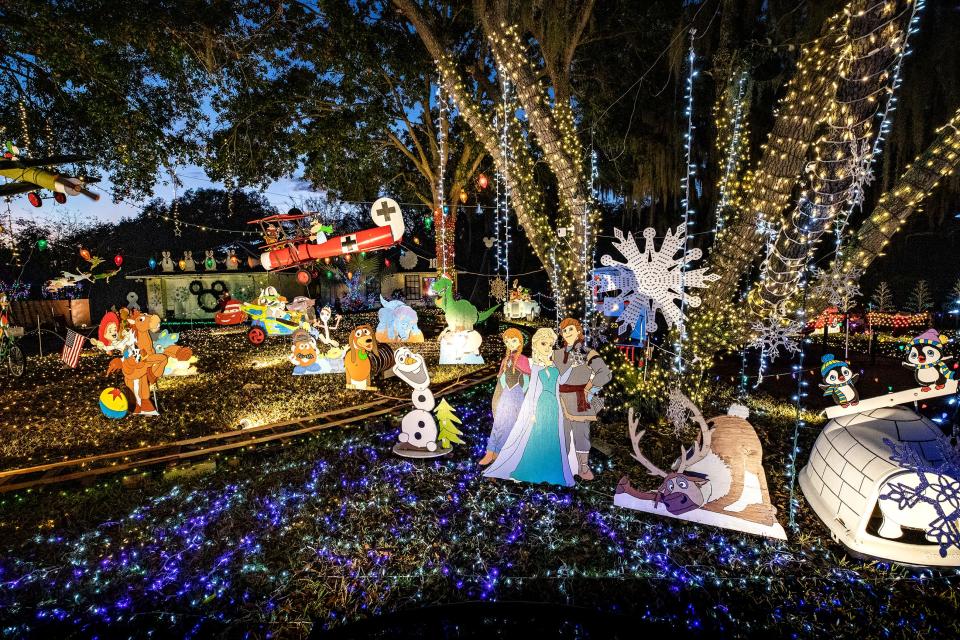 Bigda Family Santa's House on Shadow Wood Trail  in Winter Haven Fl. Tuesday December 15  2021. Winter Haven's Bigda family put together more than 100,000 Christmas light display for charity. ERNST PETERS/ THE LEDGER