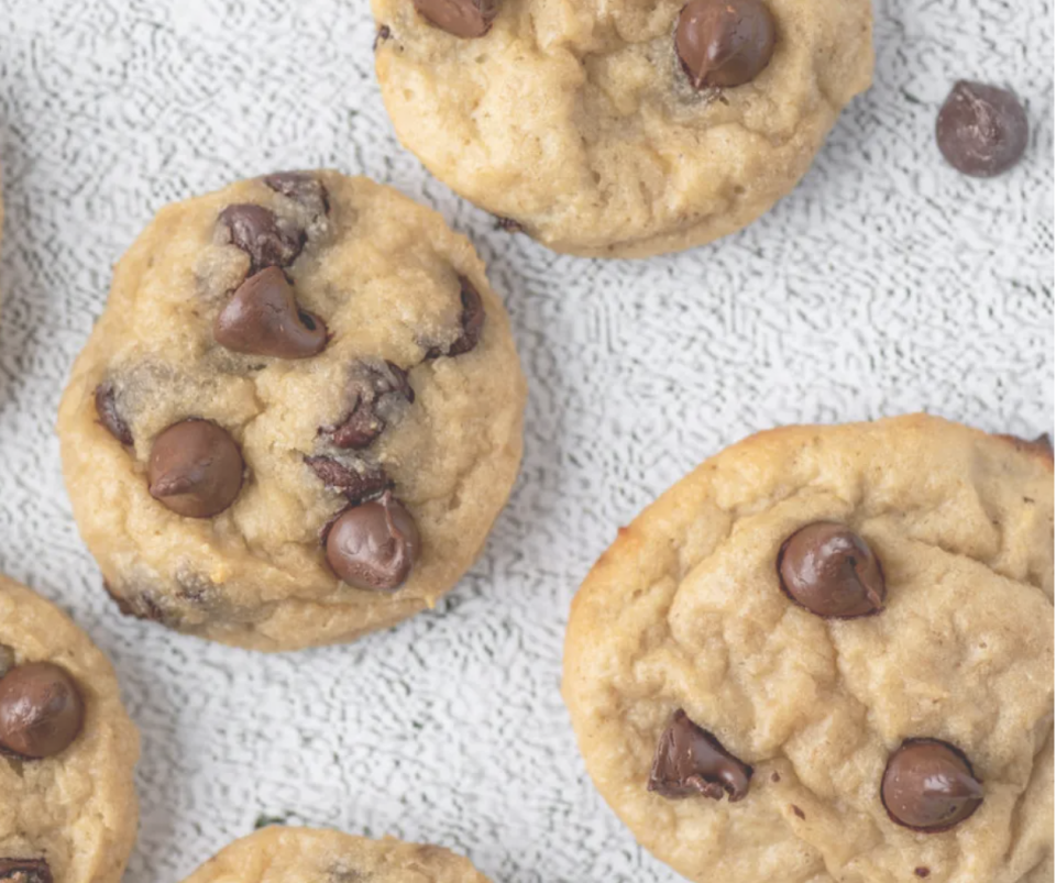 24) Banana Chocolate Chip Breakfast Cookies