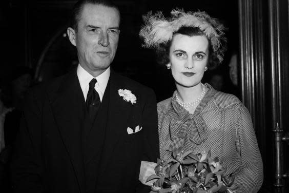 The Duke and Duchess of Argyll at their wedding in 1951 (Getty)