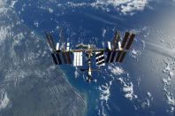 The International Space Station is visible with the Earth in the background in this photo released by NASA and taken November 25, 2009. Picture taken November 25. REUTERS/NASA/Handout (UNITED STATES SCI TECH IMAGES OF THE DAY) FOR EDITORIAL USE ONLY. NOT FOR SALE FOR MARKETING OR ADVERTISING CAMPAIGNS