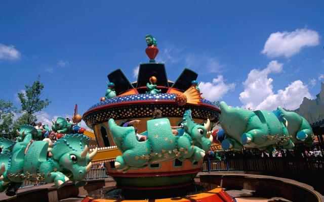 Tea cup ride in the Magic Kingdom at Disney World Stock Photo - Alamy