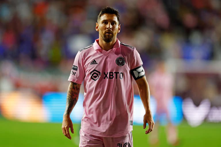 Lionel Messi entró desde el banco en el partido que marcó su debut; hizo un gol y le dio el triunfo a su equipo ante Cruz Azul