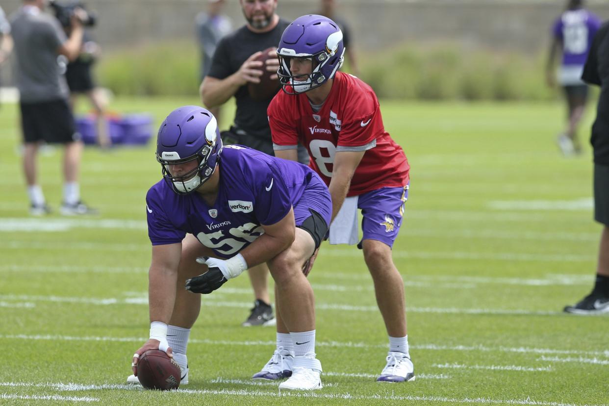 Minnesota Vikings quarterback Kirk Cousins takes a snap from rookie center Garrett Bradbury during a recent practice. (Photo: ASSOCIATED PRESS)