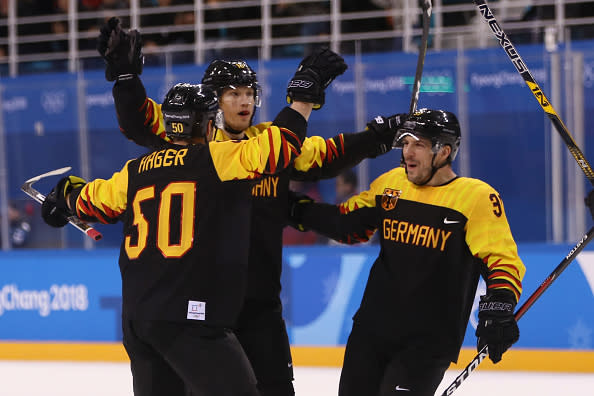 Das deutsche Eishockey-Team legte eine brutale Leistung hin gegen Schweden und ging schnell 2:0 in Führung.