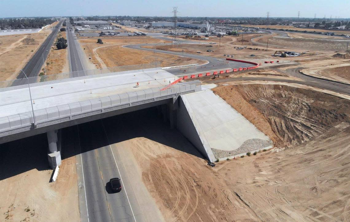 A new overpass that is part of the broader Veterans Boulevard project in northwest Fresno will open to traffic on Monday at 9 a.m., offering a safer way for drivers to cross the Union Pacific Railroad tracks to reach Golden State Boulevard. Photographed Saturday, Sept. 17, 2022 in Fresno.