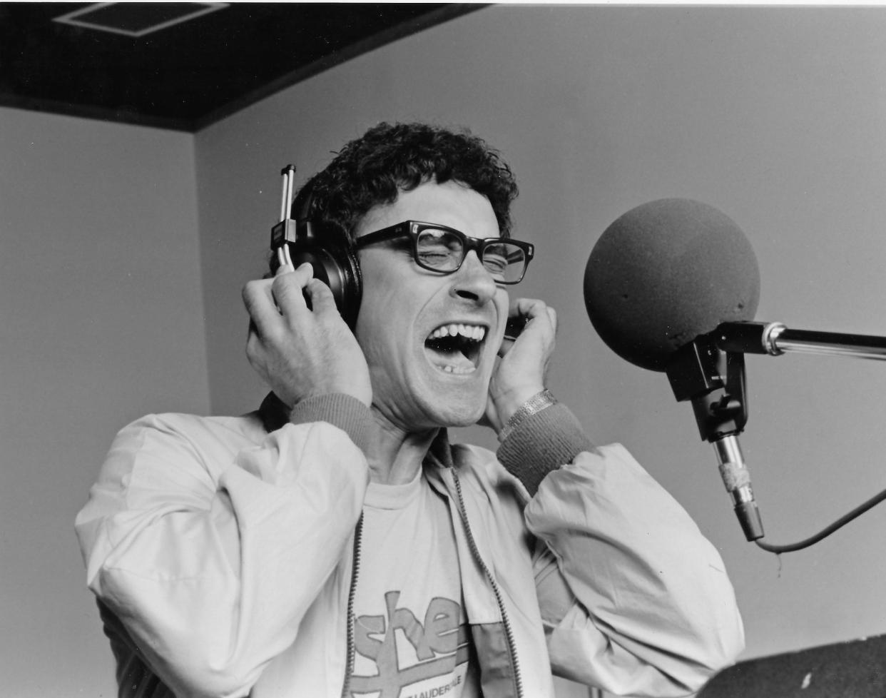 Donnie Iris lets loose with one of his patented screams during a 1987 recording session.