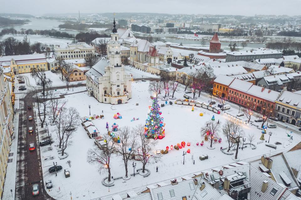 <p>Not to be forgotten is the beautiful Lithuanian city of Kaunas. Coming in seventh place, it has 16 snow days per month and is one of the best spots to enjoy a winter staycation.</p>